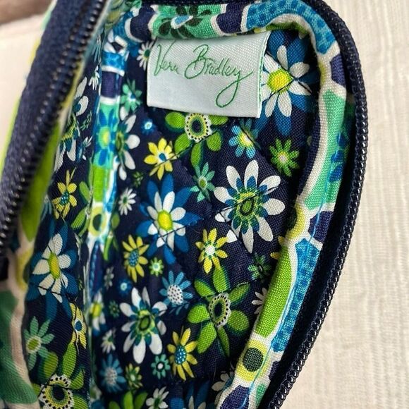 VERA BRADLEY Floral Wristlet Quilted Blue Green Coin Card Purse 3 1/2” x 5” - Picture 9 of 9